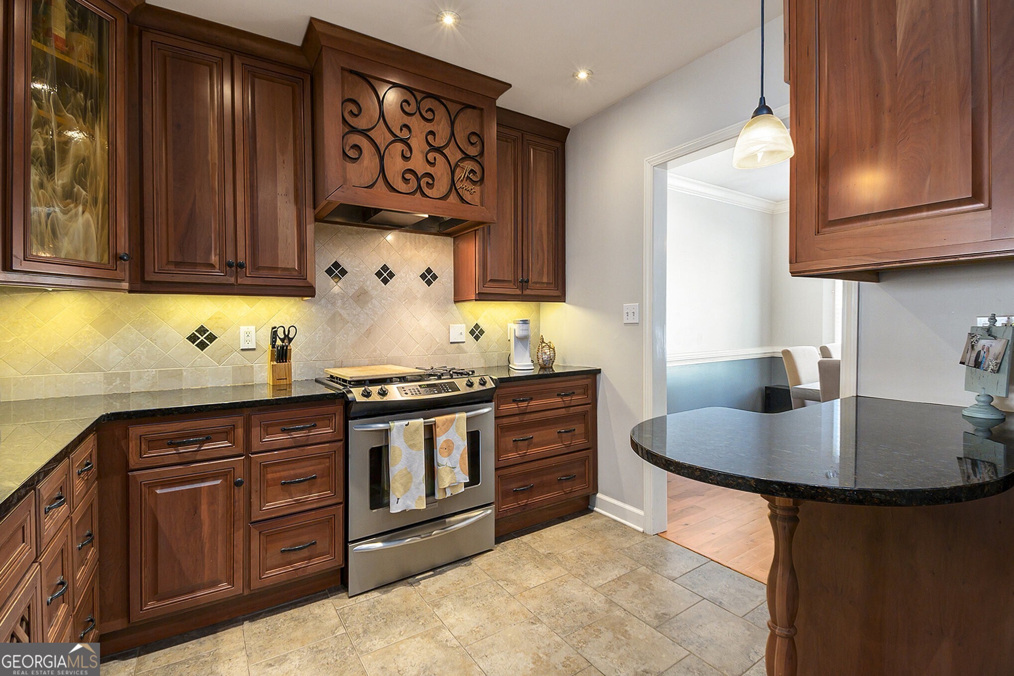 Atlanta, Georgia 30324, United States, 3 Bedrooms Bedrooms, ,3 BathroomsBathrooms,Residential,Pending,78359