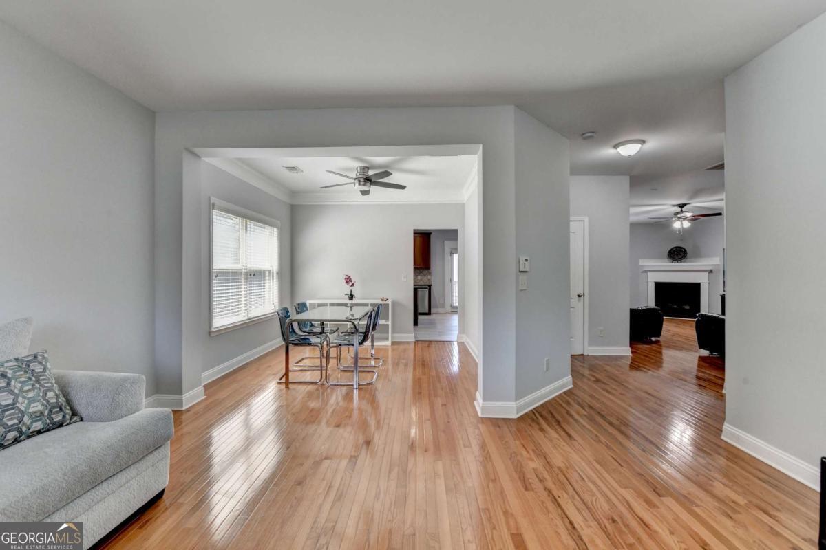 2425 DELAMORE CHASE