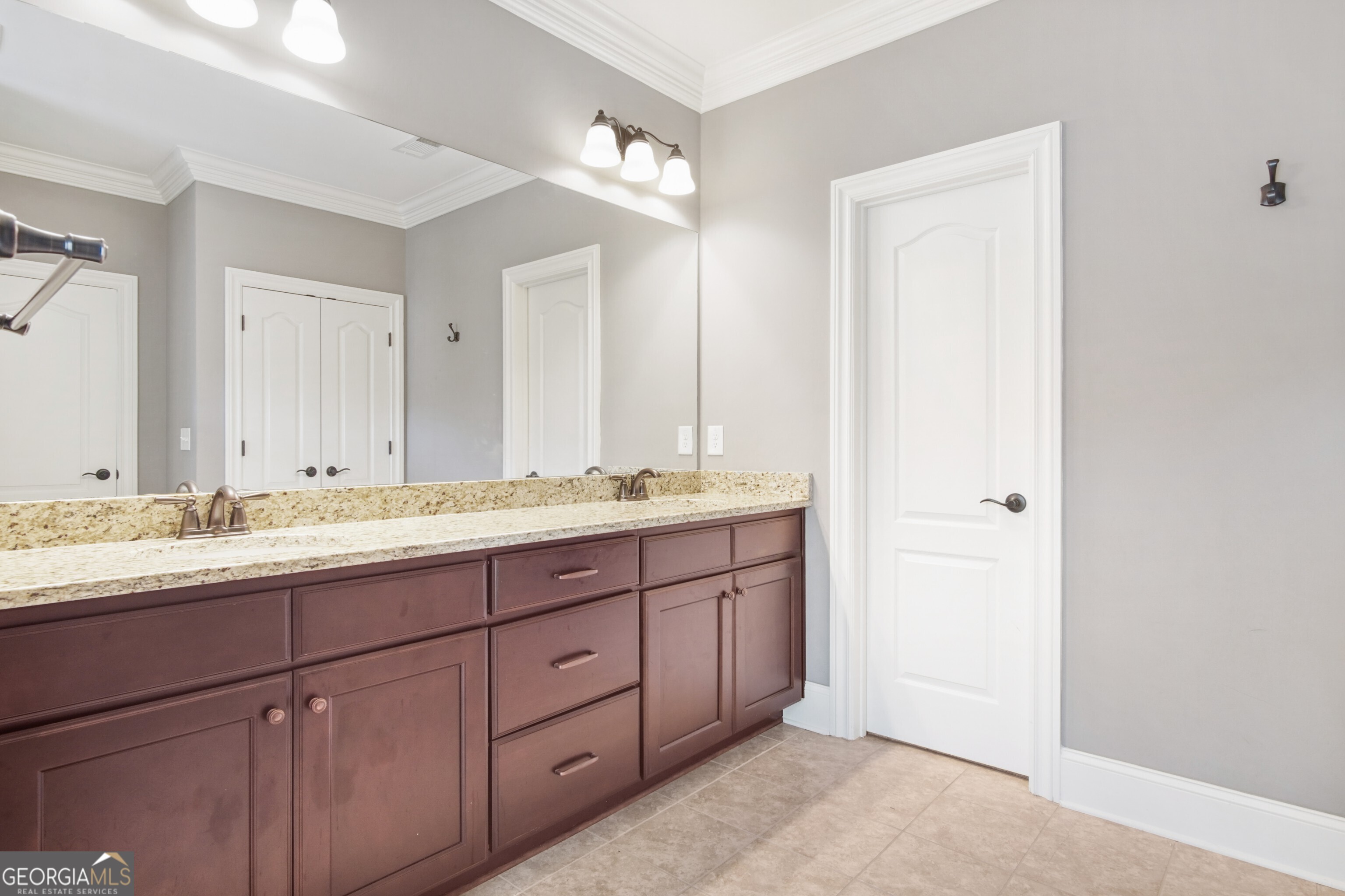 The Oaks At Powers Ferry - Residential