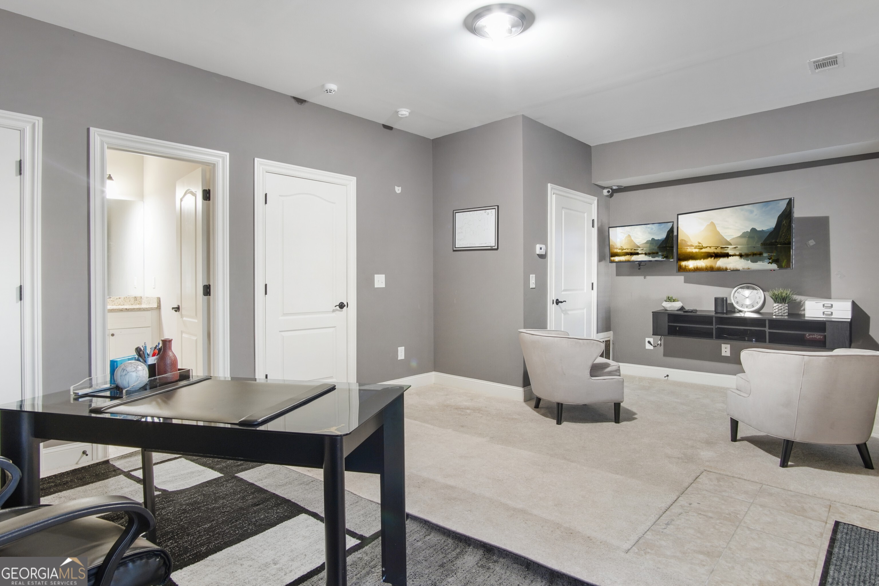 The Oaks At Powers Ferry - Residential