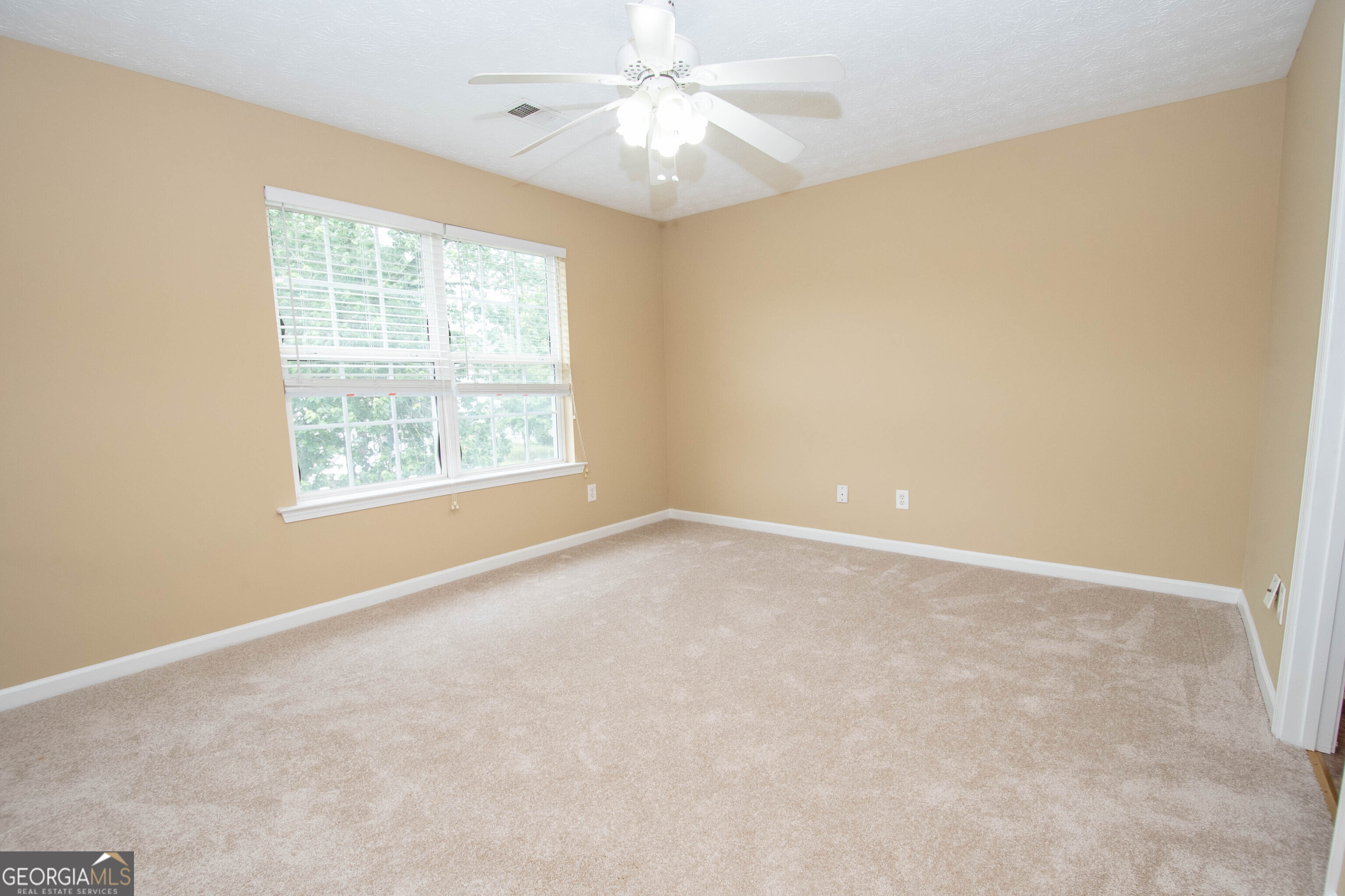 Newnan, Georgia 30265, United States, 4 Bedrooms Bedrooms, ,3 BathroomsBathrooms,Residential,Active,149828