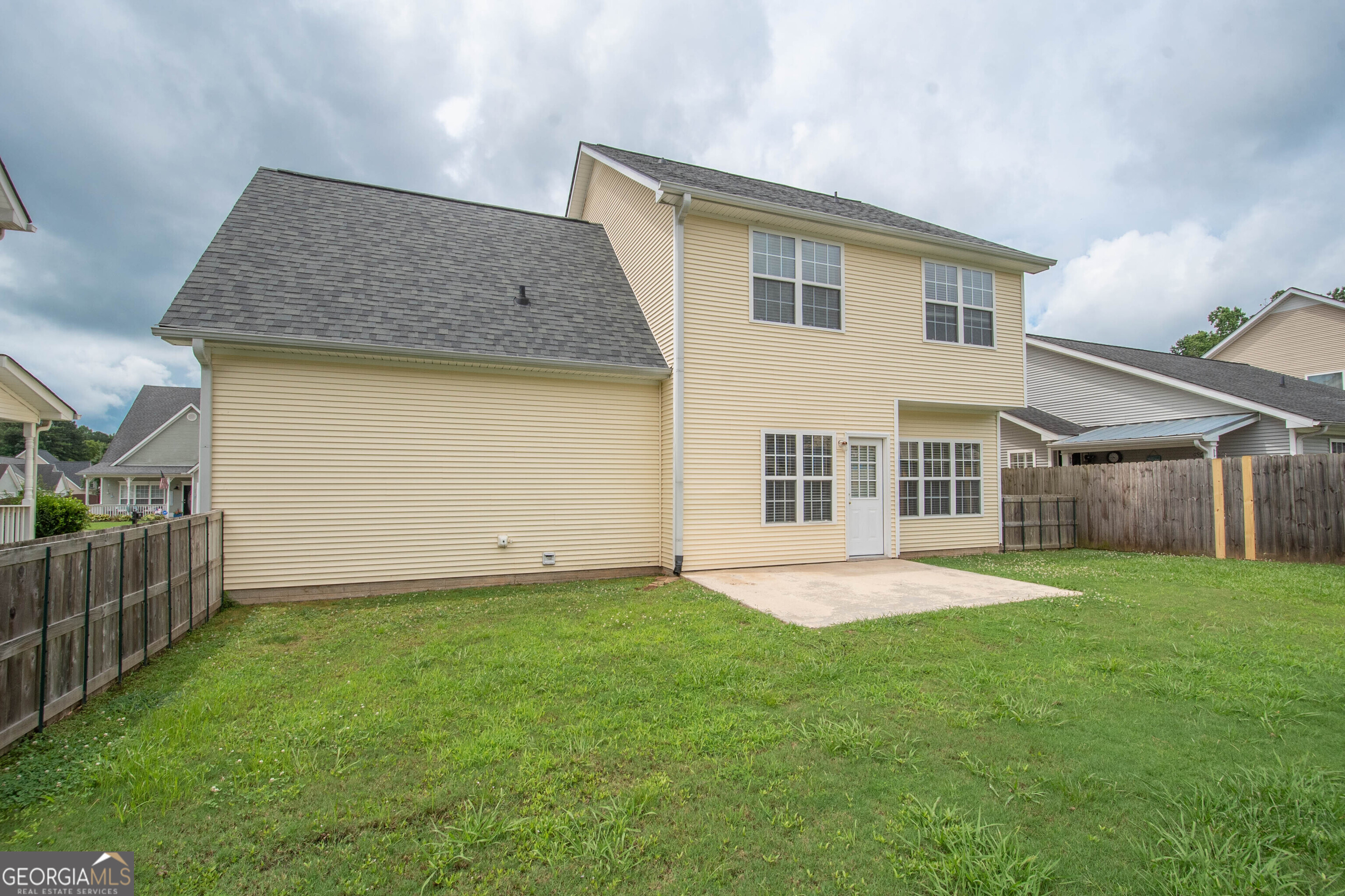 Newnan, Georgia 30265, United States, 4 Bedrooms Bedrooms, ,3 BathroomsBathrooms,Residential,Active,149828