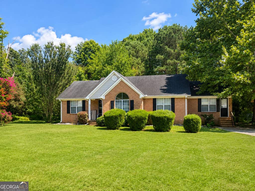 Photo of 157 Davidson Drive, Griffin, GA 30223 (MLS # 10819837)