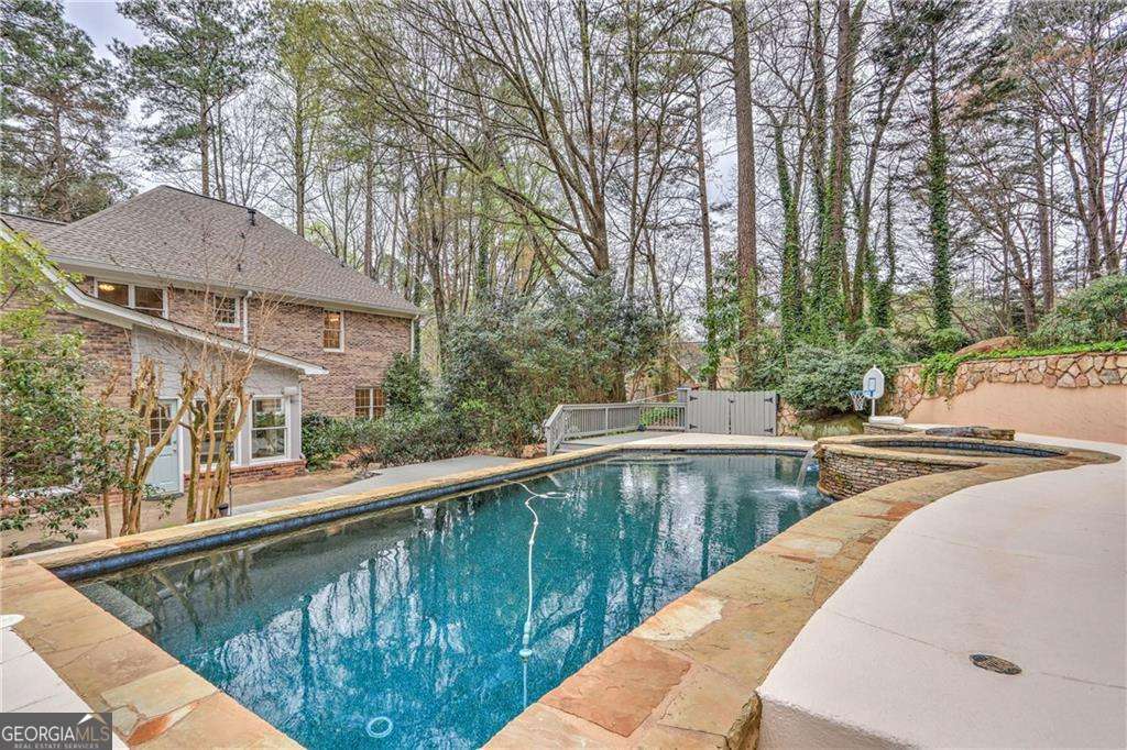 330 Autumn Wood LN