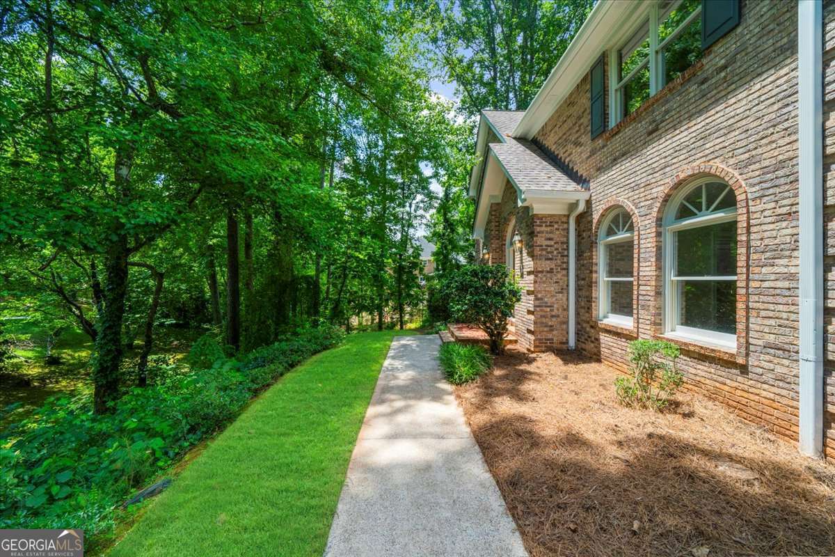 330 Autumn Wood LN