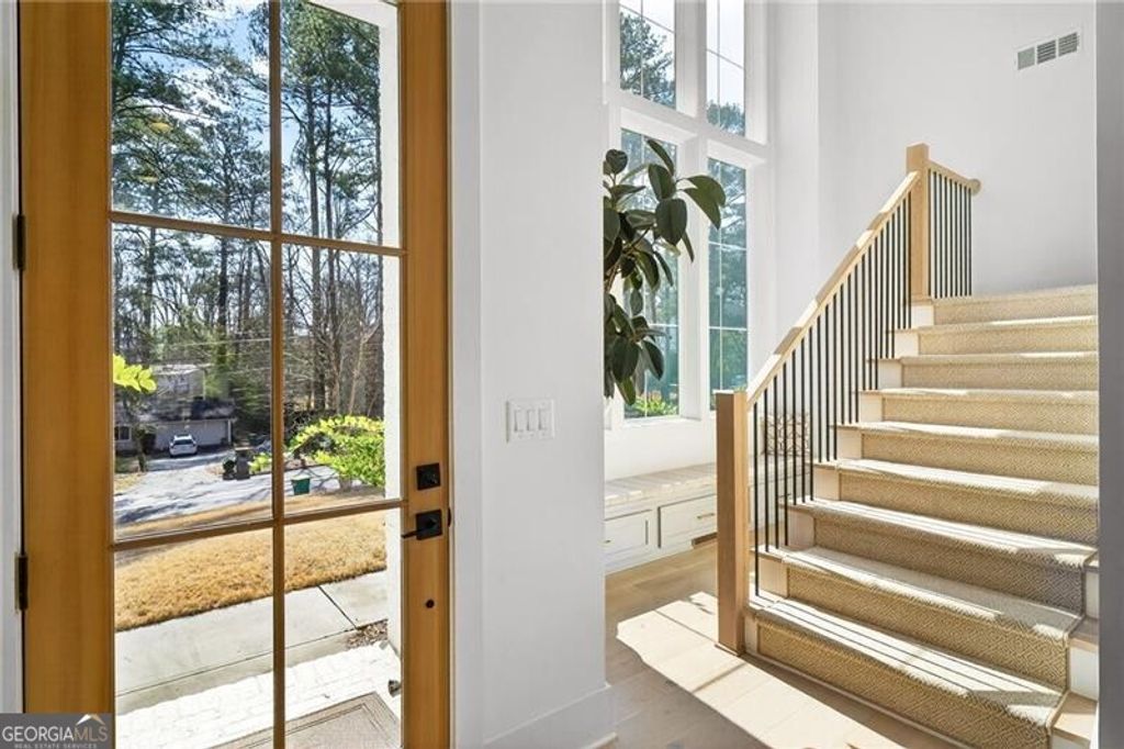 Photo of 510 Windsor Parkway, Atlanta, GA 30342 (MLS # 10758023)
