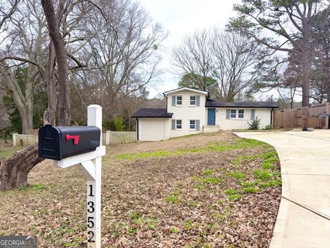 Photo of 1352 N Hicks Circle NW, Conyers, GA 30012 (MLS # 10676064)