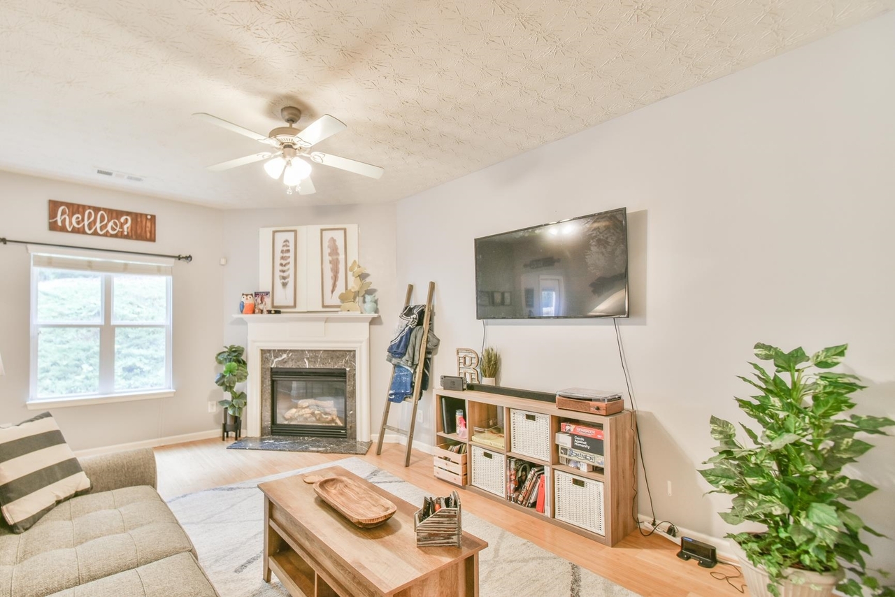 Creekside At Pinecrest - Residential