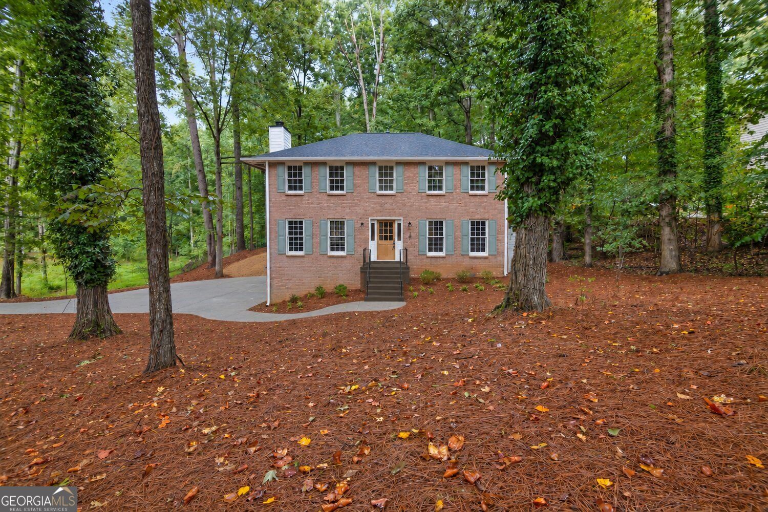 120 Catharine LN