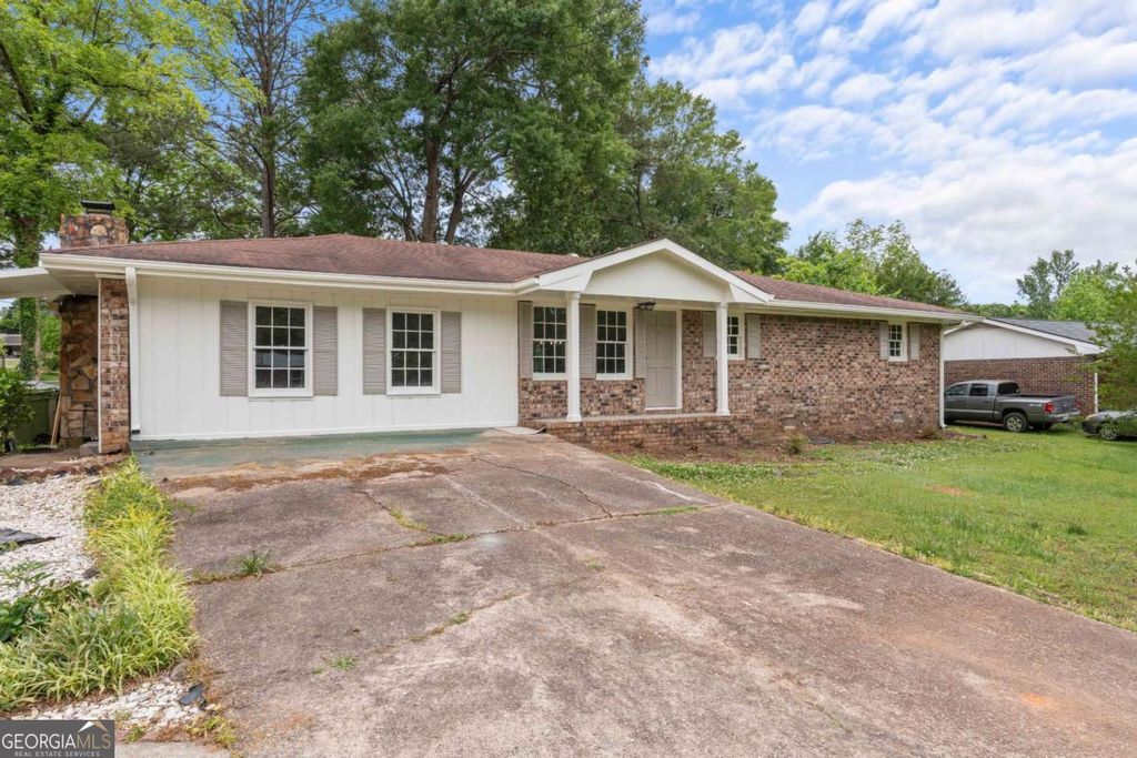 Photo of 122 Carroll Circle, Carrollton, GA 30117 (MLS # 10764225)