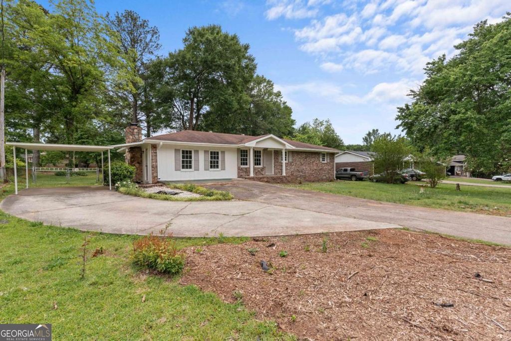 Photo of 122 Carroll Circle, Carrollton, GA 30117 (MLS # 10764225)