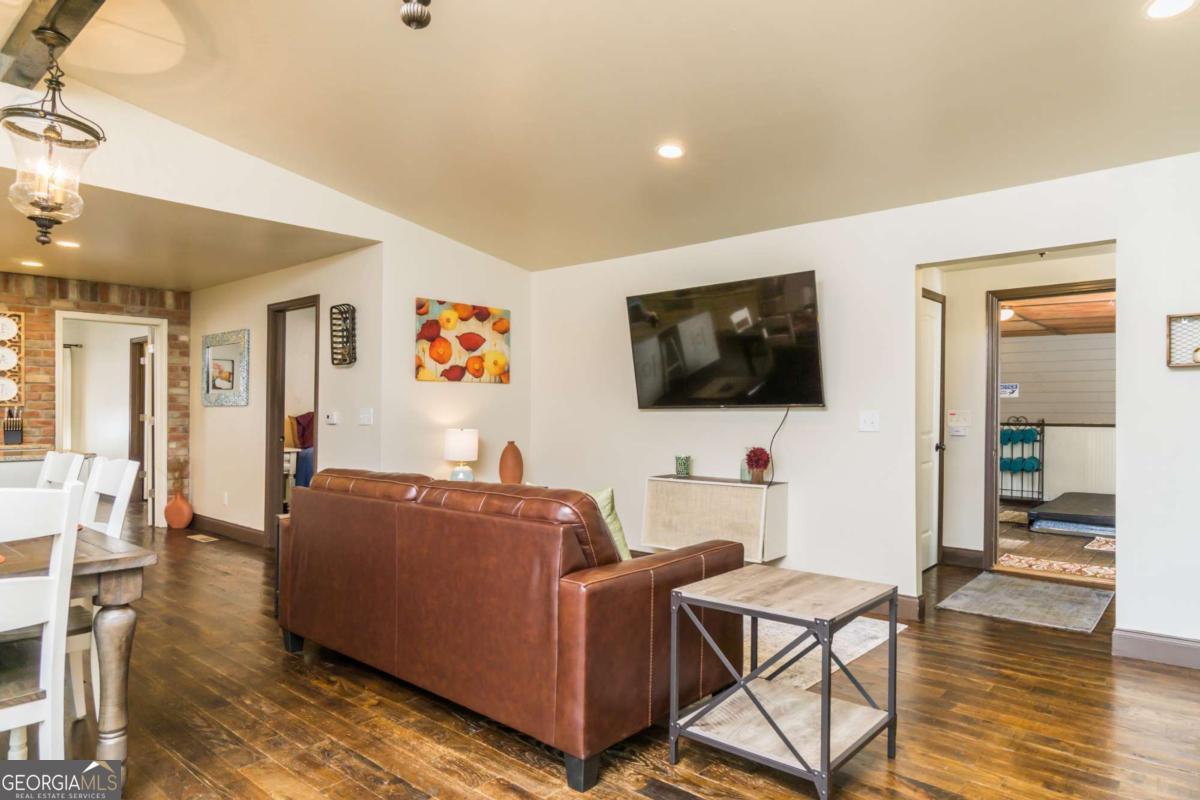 136 Bob Edwards DR