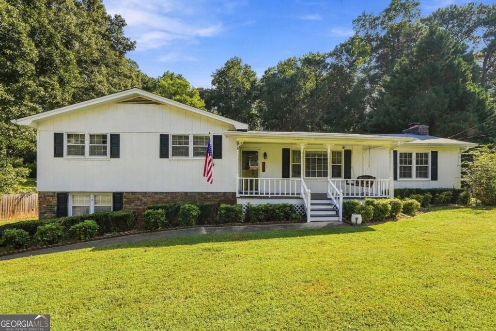 Photo of 218 King Arthur Drive, Woodstock, GA 30189 (MLS # 10851423)