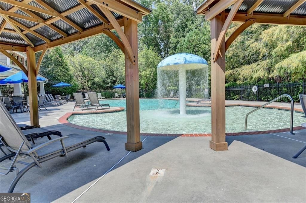 HANOVER POINTE - Residential