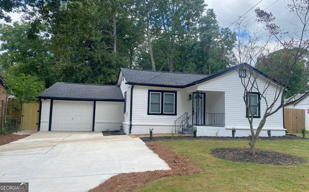 Photo of 700 Appleton Drive SE, Marietta, GA 30008 (MLS # 10669893)