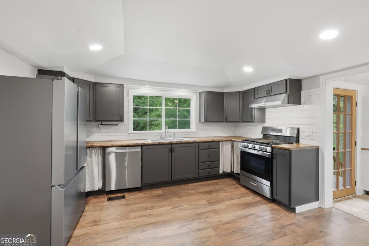 1563 Davenport RD
