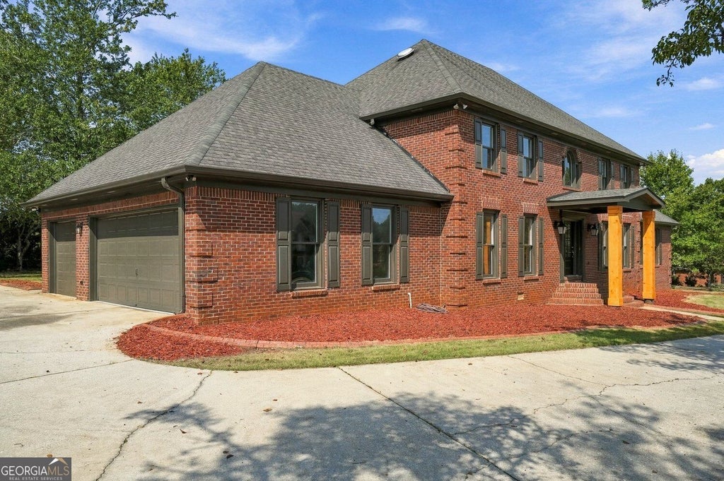 Photo of 961 Jimson Drive SE, Conyers, GA 30013 (MLS # 10850574)