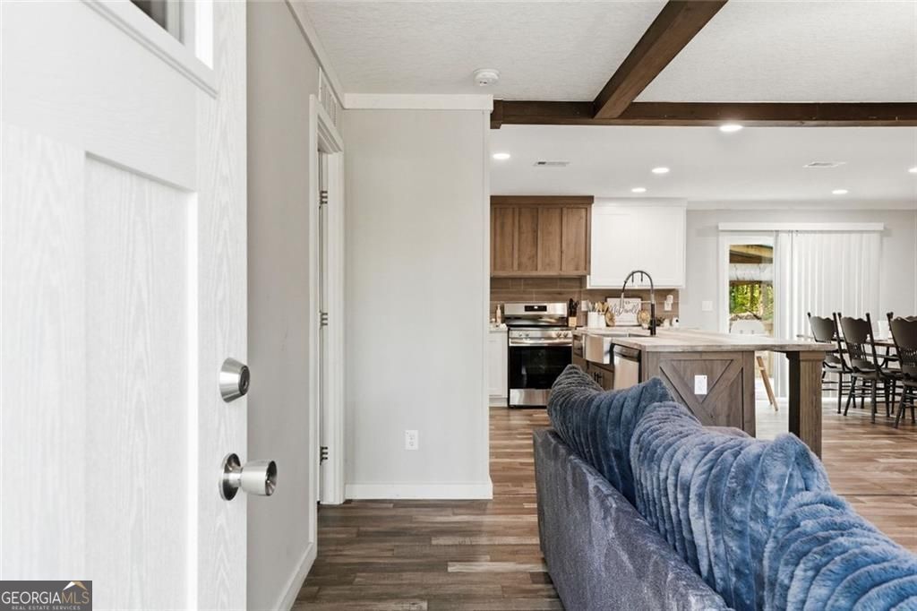 1836 Highway 136 Connector