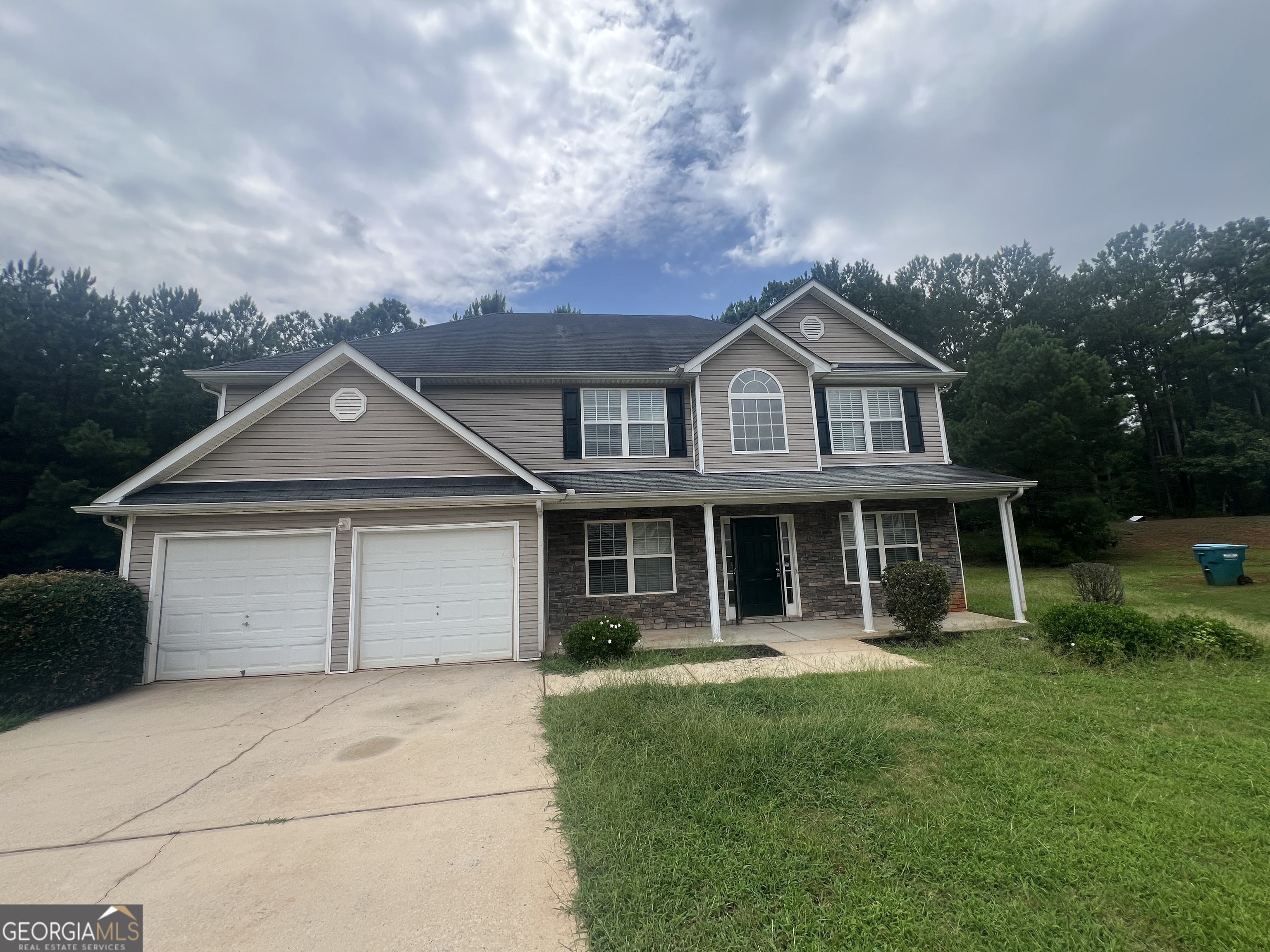 MOVE IN READY 4 Bed 3 Bath! Features: LVP Flooring, neutral Colors, Eat In Kitchen With View To Family Room, Tray Ceiling, Sitting Room & Large Walk In Closet In Master Bedroom. 15 Minutes From Shopping, Restaurants & I-75. https://rentalexpertspm.managebuilding.com/Resident/rental-application/new