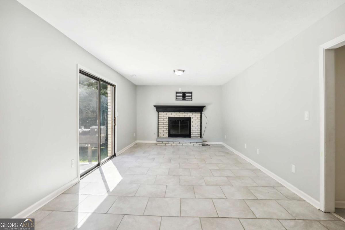4935 Cambridge DR