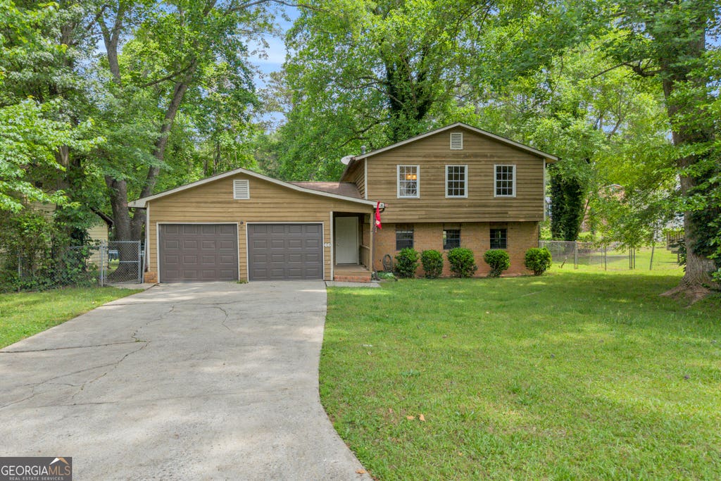 Photo of 46 Stanebrook Court, Jonesboro, GA 30238 (MLS # 10816949)