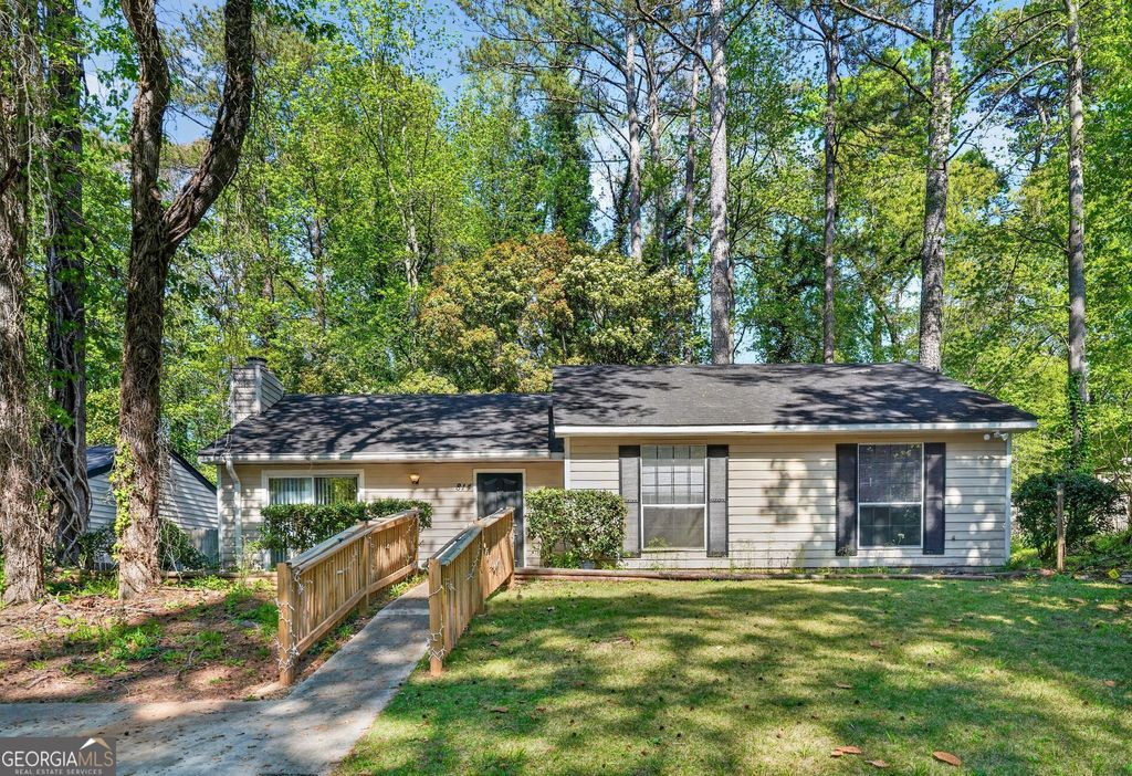 Photo of 814 Hemingway Road, Stone Mountain, GA 30088 (MLS # 10731632)