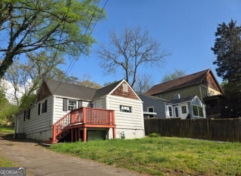 Fantastic ranch home in Lakewood Estates. This cozy home has 2 bedroom/1 bath, large living room, cute kitchen with stainless steel appliances. The property has a large backyard with large trees.  Close to schools, shopping, and all conveniences. Perfect for 1st home buyers.