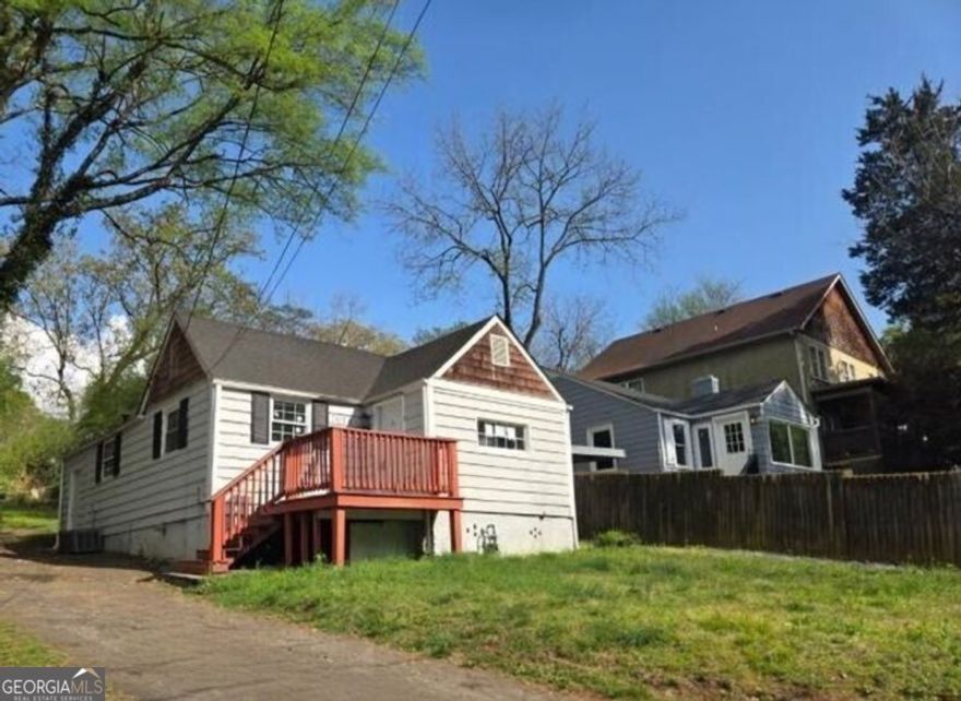 Fantastic ranch home in Lakewood Estates. This cozy home has 2 bedroom/1 bath, large living room, cute kitchen with stainless steel appliances. The property has a large backyard with large trees.  Close to schools, shopping, and all conveniences. Perfect for 1st home buyers.