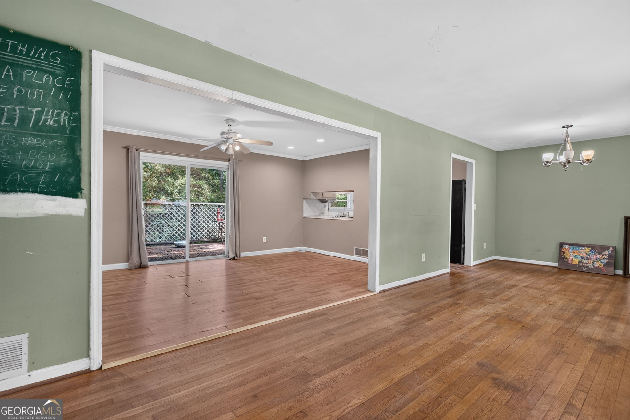 210 Cumming ST