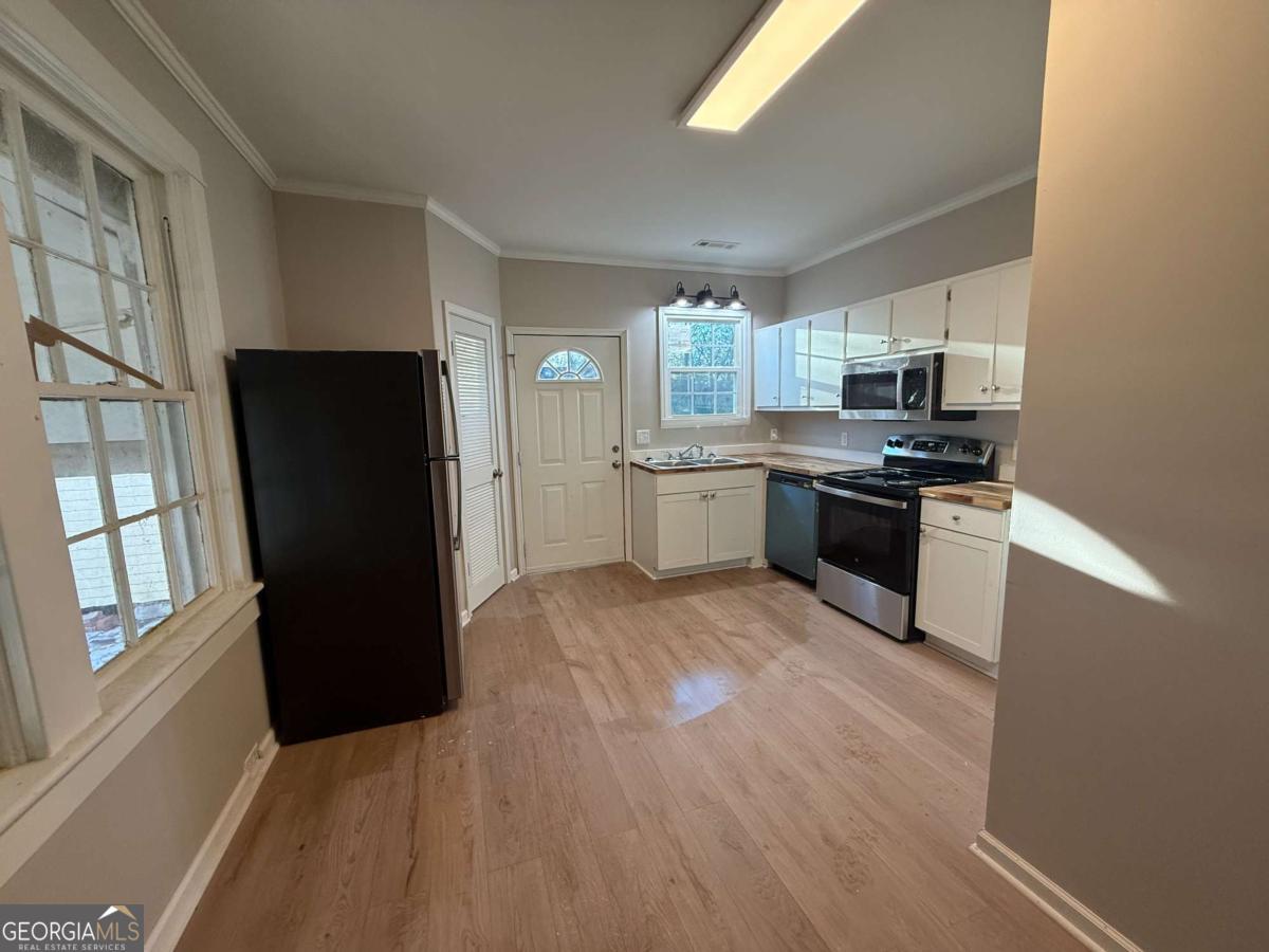 75 3RD Shannon ST NE