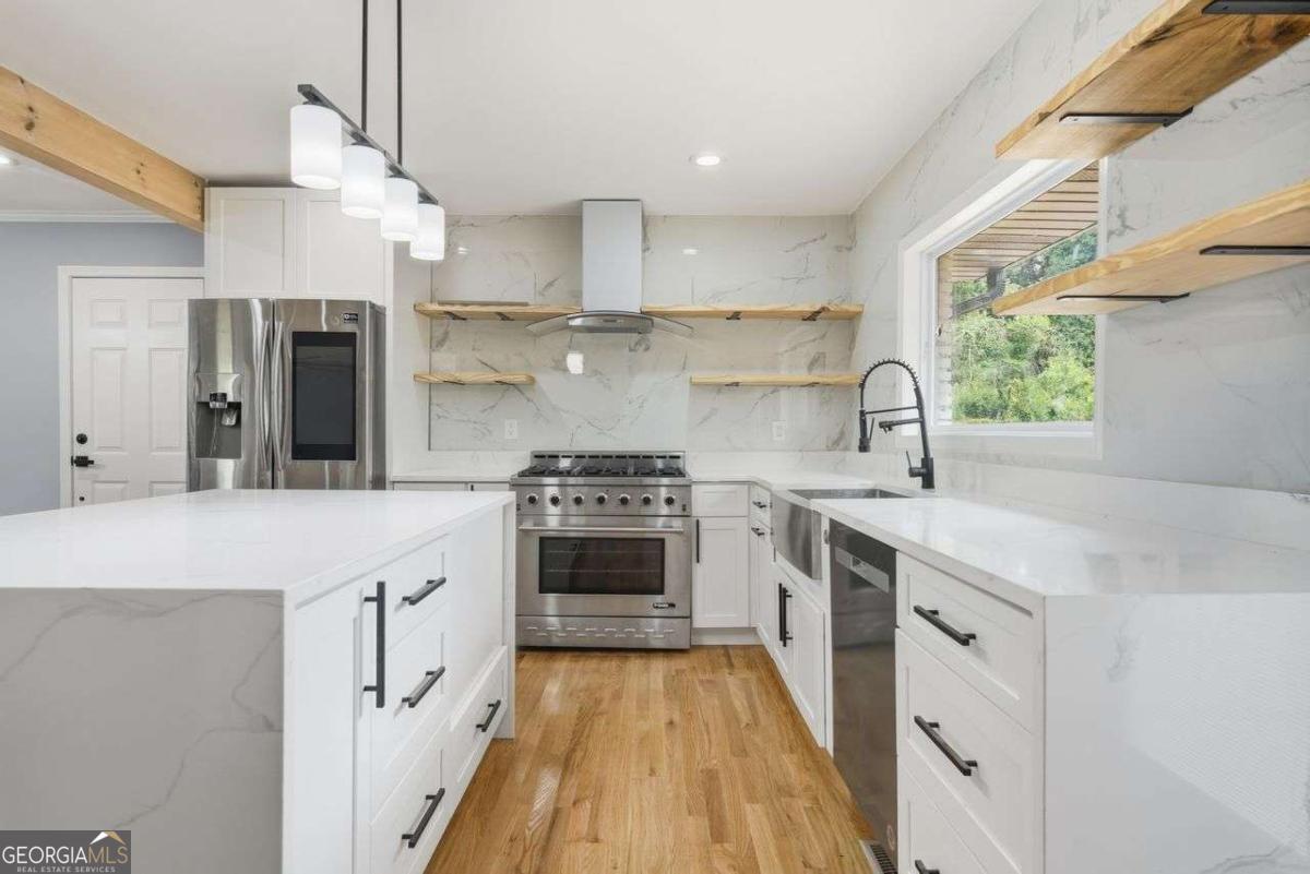 1971 Honeysuckle LN SW