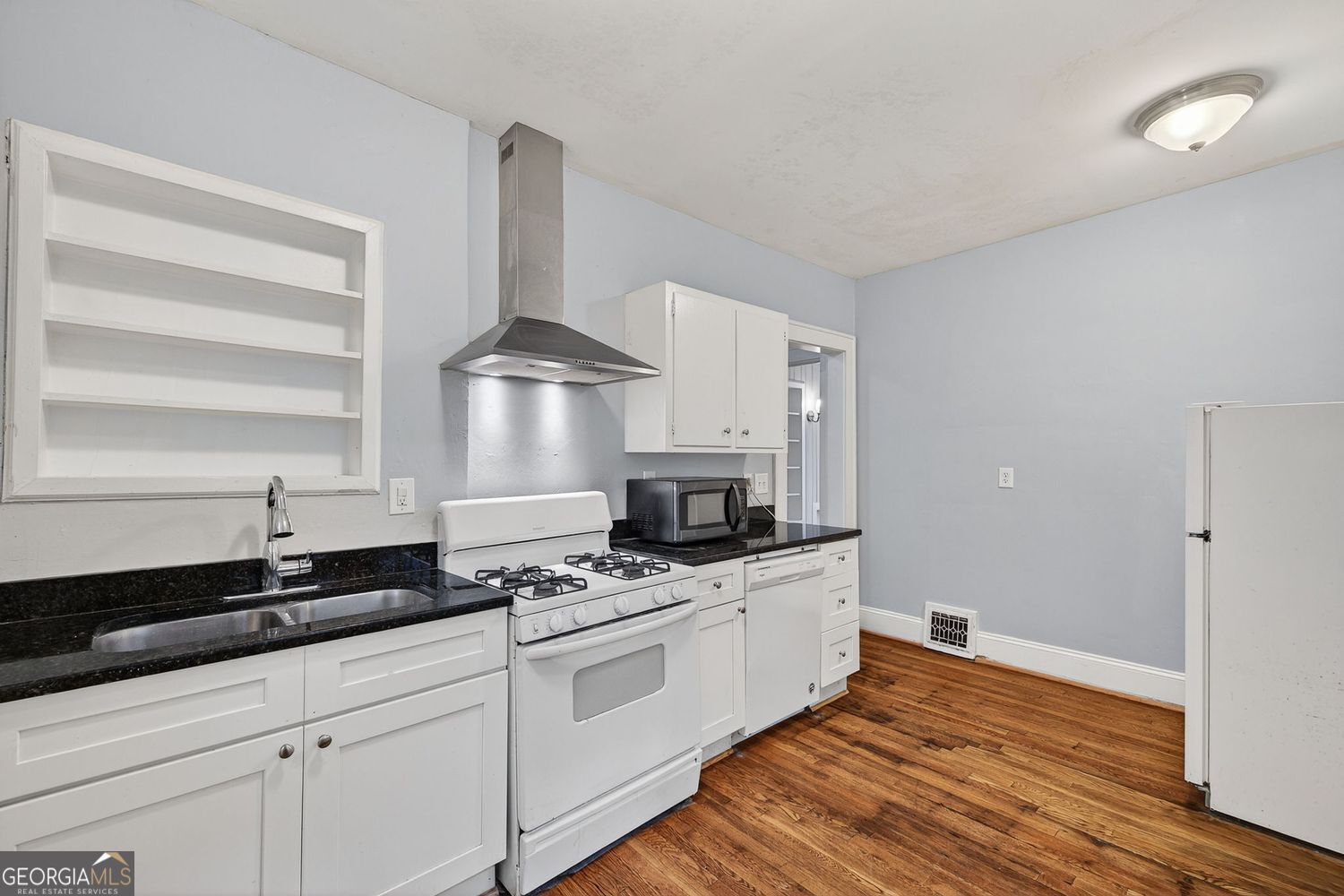 Atlanta, Georgia 30307, United States, 2 Bedrooms Bedrooms, ,1 BathroomBathrooms,Residential,Active,250108