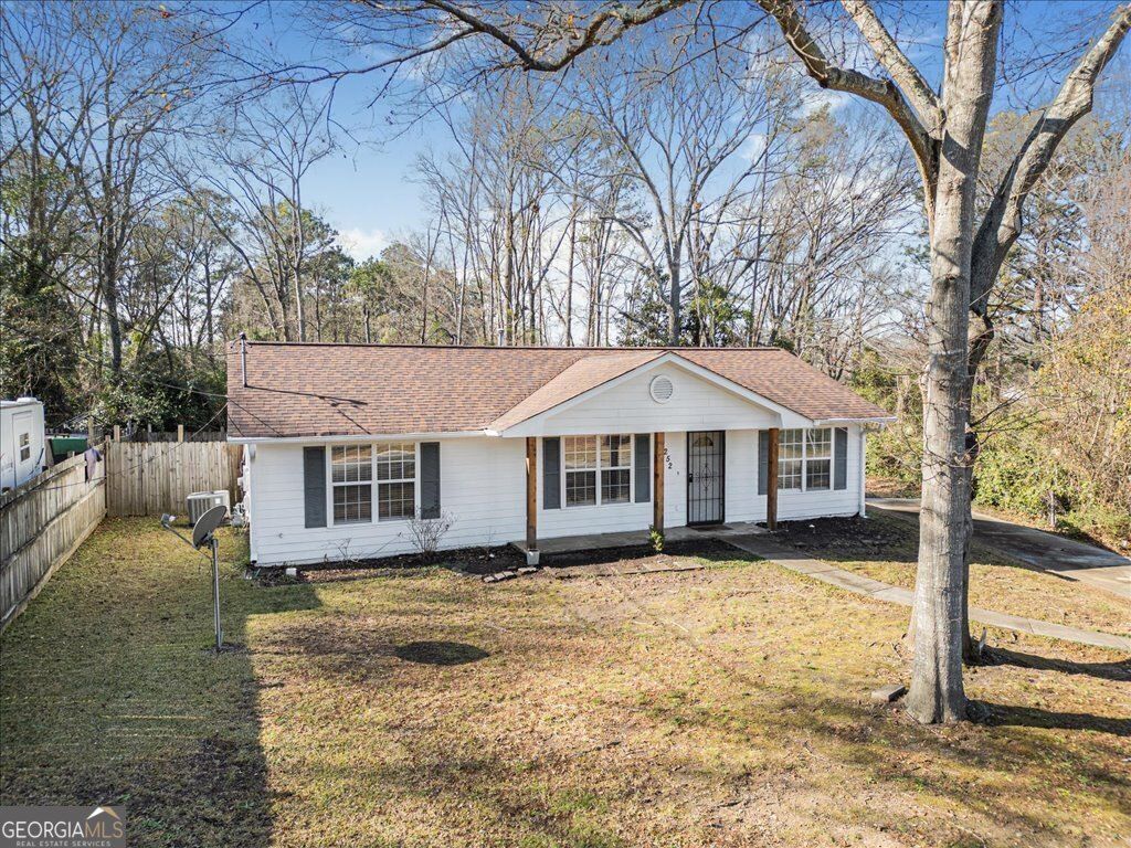 Photo of 1252 Lakeview Drive NW, Conyers, GA 30012 (MLS # 10666782)