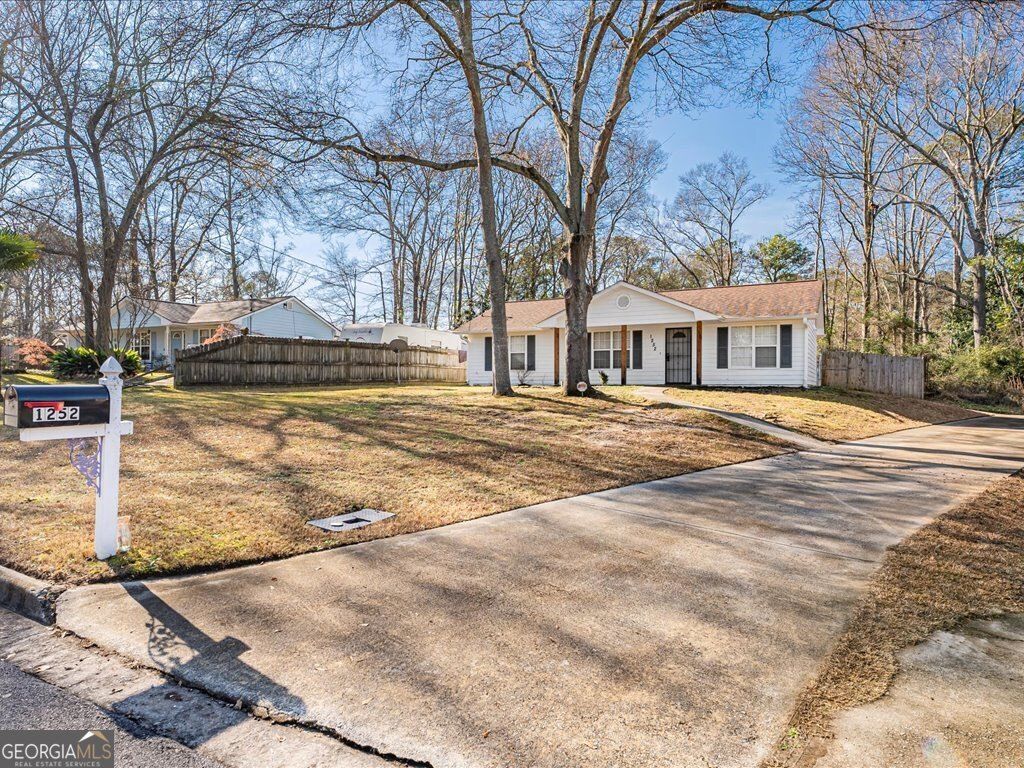 Photo of 1252 Lakeview Drive NW, Conyers, GA 30012 (MLS # 10666782)