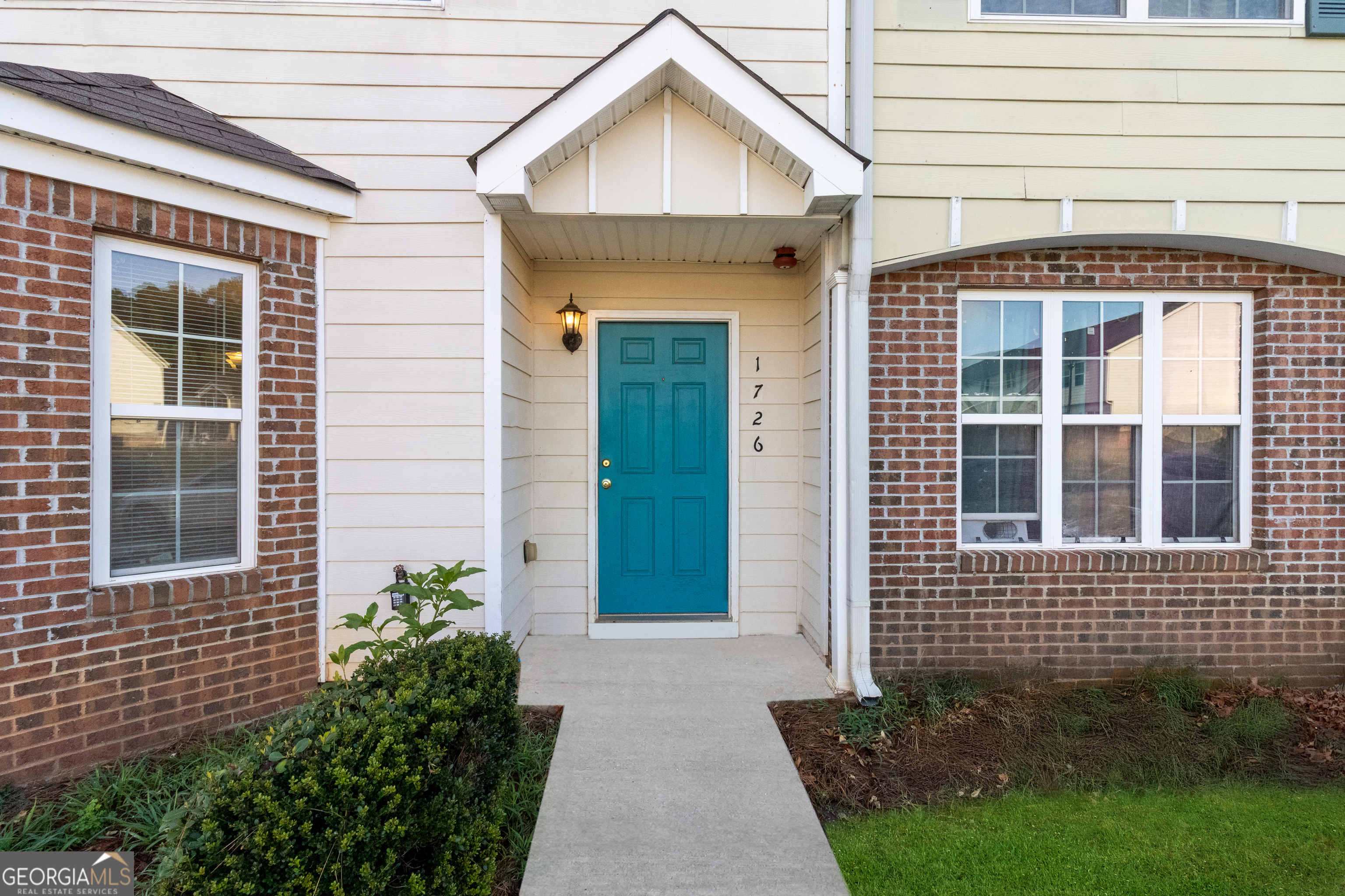 Spacious 2 story middle unit townhome located in The Gardens @ Lovejoy. Close to all services and short commute to downtown Atlanta and the airport. Inside there is a foyer, Livingroom, Dining room, Kitchen w/breakfast bar, half bath and laundry room location on the main. All bedrooms are located upstairs. The master bedroom is spacious with walk in closet and private bath. The other 2 bedrooms are average size and they share the full hall bath. Great potential!