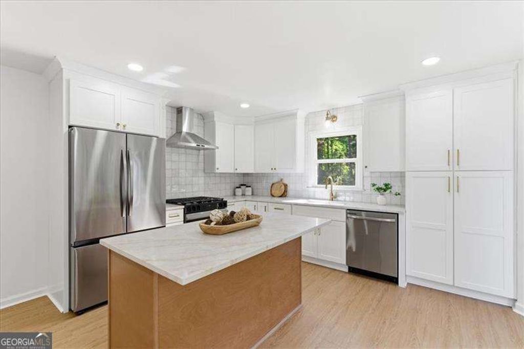 Photo of 3375 Spinnaker Way, Acworth, GA 30102 (MLS # 10708615)