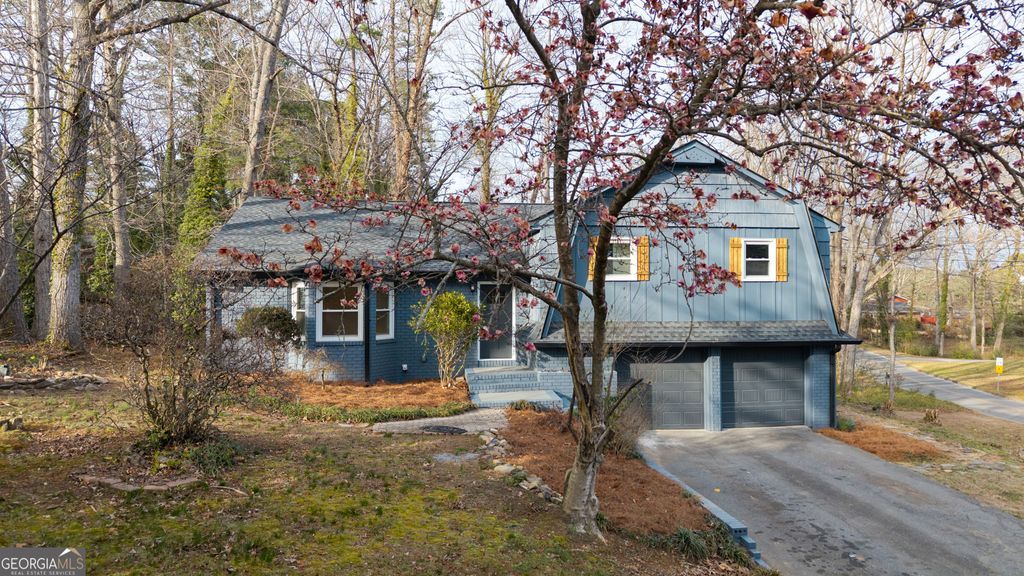 Photo of 300 Woodland Drive, Calhoun, GA 30701 (MLS # 10736155)