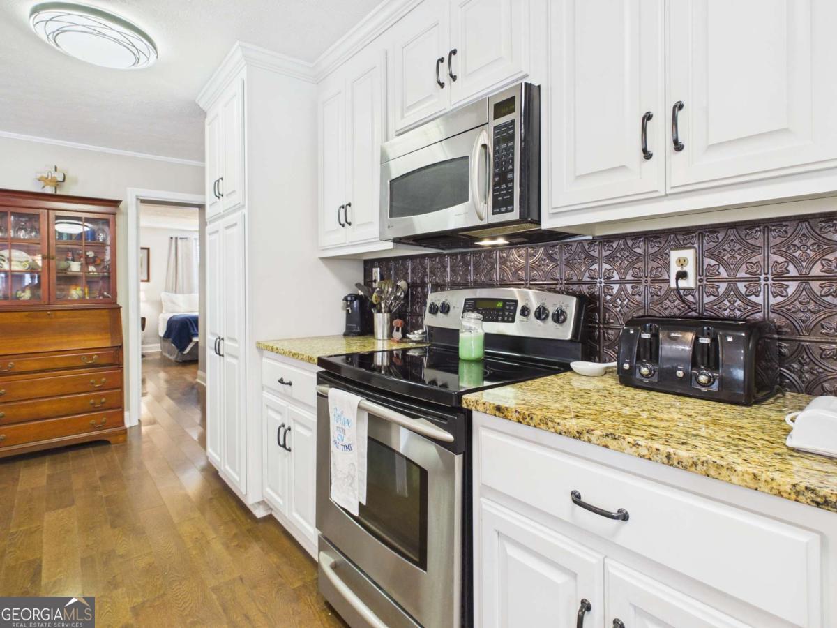 228 & 232 Hickory Point DR