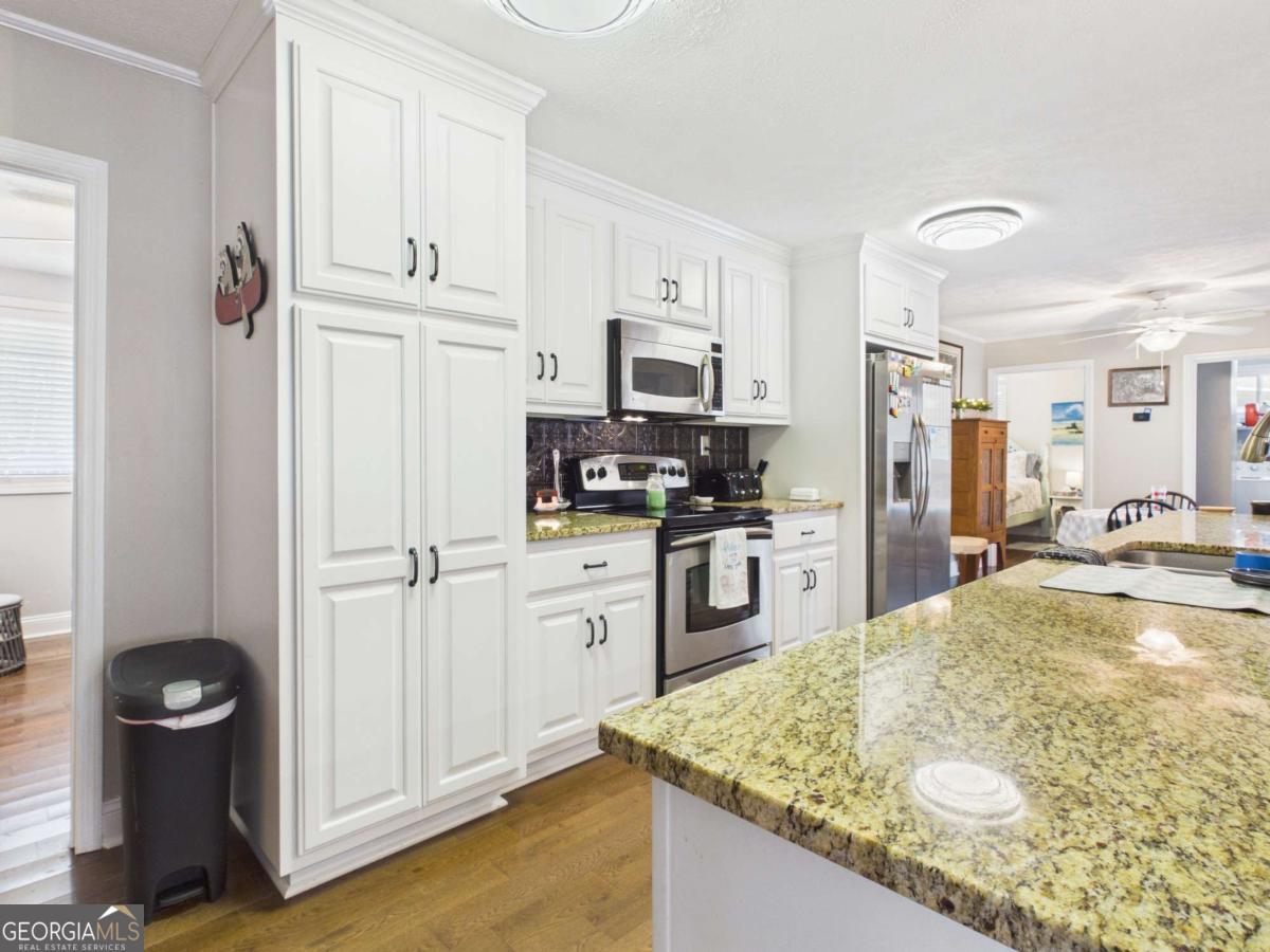 228 & 232 Hickory Point DR