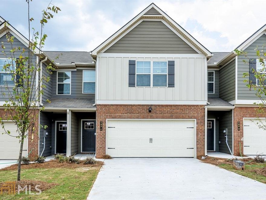 The Riverview plan built by Knight Homes in Charleston Village offers 3 bdrs. & 2.5 baths.  The open concept 1st floor provides a kitchen with Tiled Back-splash, Granite Topped Counters & Island, Stainless Steel Appliances and Stone Core Flooring.  The laundry room and half bath are also located on the main level.  Located on the 2nd floor are your Spacious Bedrooms and Study/Office!  The Master’s Retreat includes a full bath with Double Vanity Sinks & Separate Garden Tub/Shower, 2 Walk-In Closets and a Sitting Area.   This Interior Townhome also includes 2-Car Garage with Openers & Window Blinds Throughout the home.  Seller is offering $5,000.00 Closing Bonus with Approved Lender.  Photos are stock photos and not of actual home.
