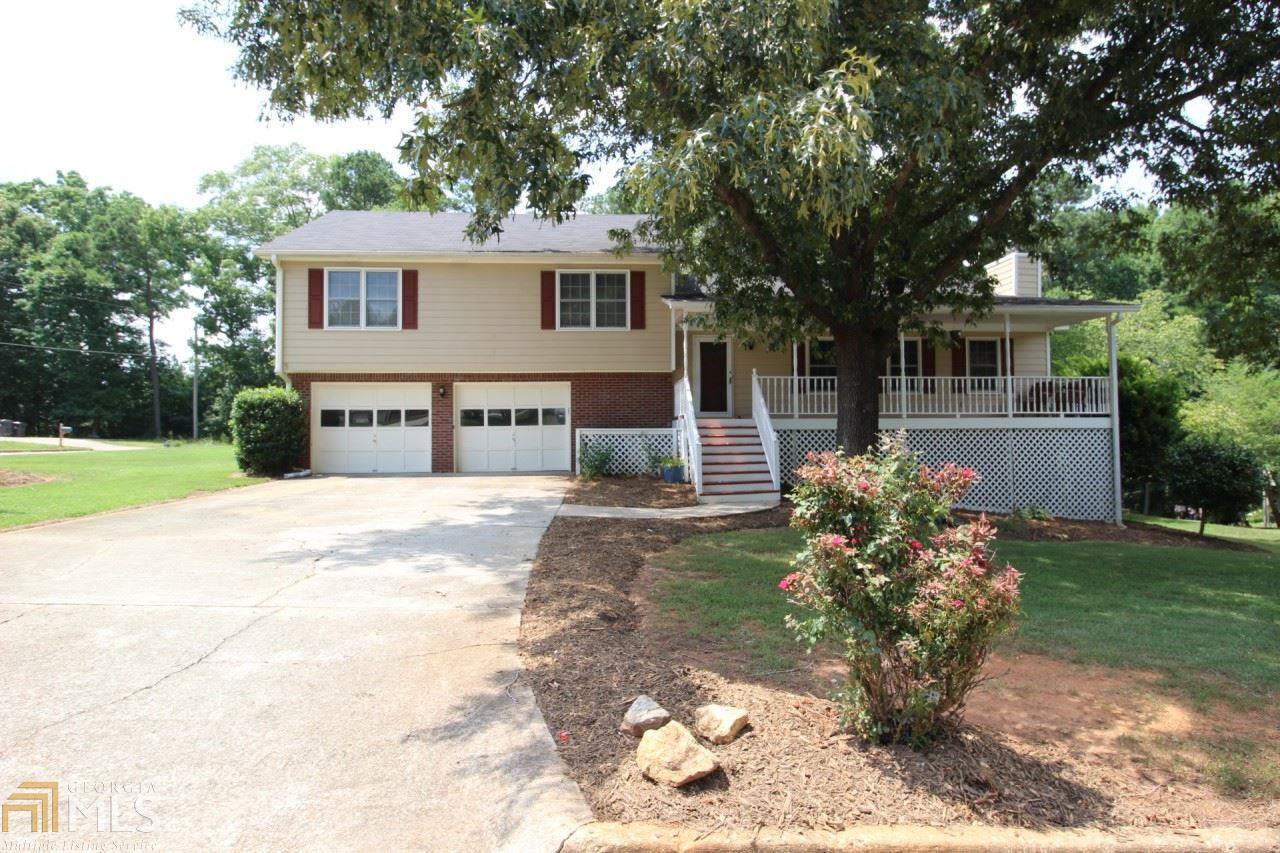 WOW! WAHT A BEAUTIFUL VIEW ON THIS LARGE LEVEL CORNER LOT. NO HOA, NEW INSIDE PAINT, OPEN AND BRIGHT KITCHEN WITH ALL NEW STAINLESS APPPLIANCES. FIREPLACE IN FAMILY ROOM/GREAT ROOM. MASTER SUITE FEATURES WIC W/CUSTOM SHELVING, MASTER SUITE W/PRIVATE BATHROOM; LARGE SECONDARY BEDROOMS W/ WIC, PARTIAL BASEMENT W/BOAT DOOR, RELAX AND ENJOY THE VIEW IN YOUR SCREENED IN PORCH.