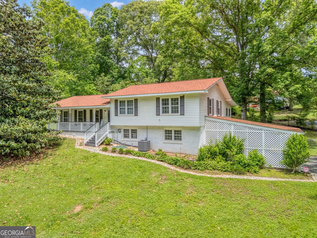 Photo of 83 Summit Ridge Circle SE, Cartersville, GA 30120 (MLS # 10655906)