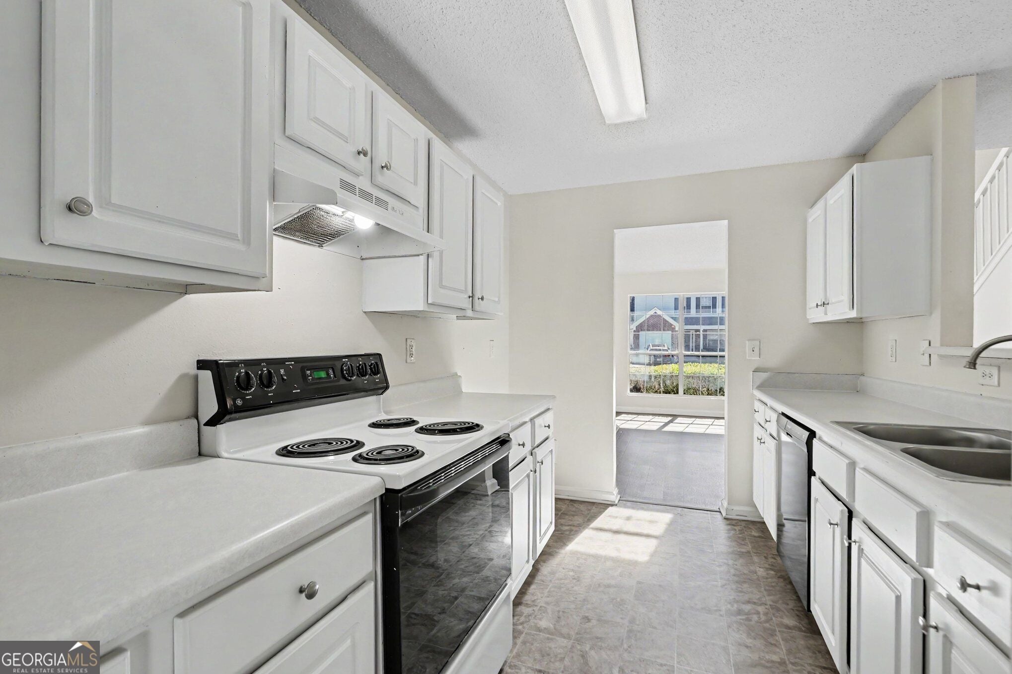 4131 Ravenwood CT