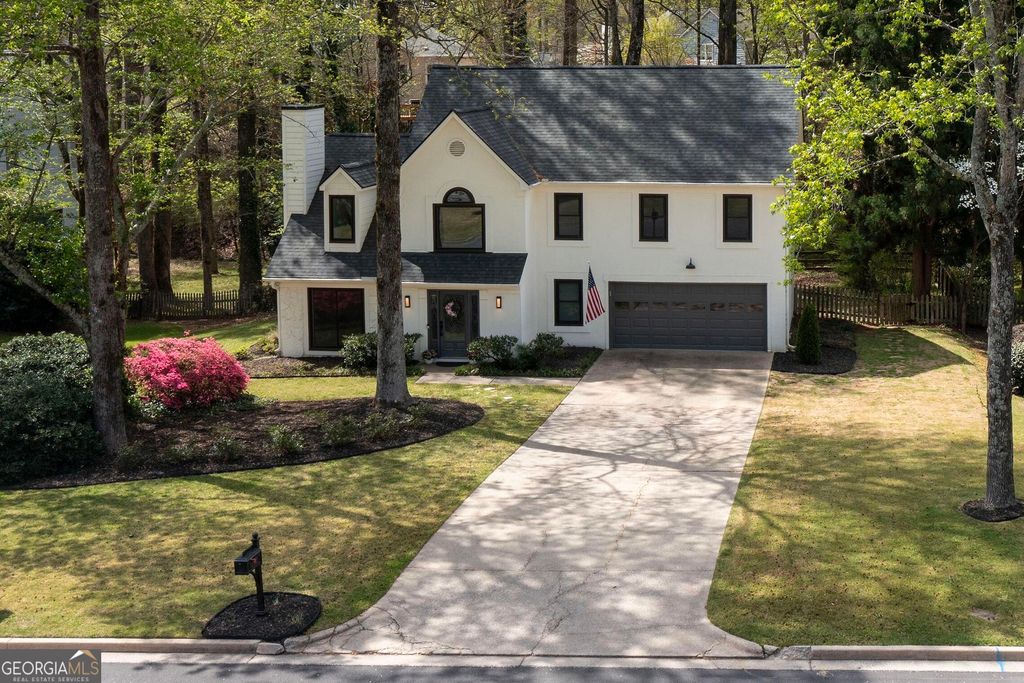Photo of 2015 N Creek Circle, Alpharetta, GA 30009 (MLS # 10720269)