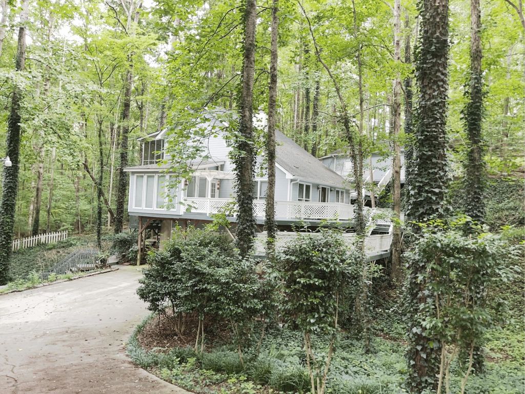 Photo of 4049 Skyline Drive, Gainesville, GA 30501 (MLS # 10692589)