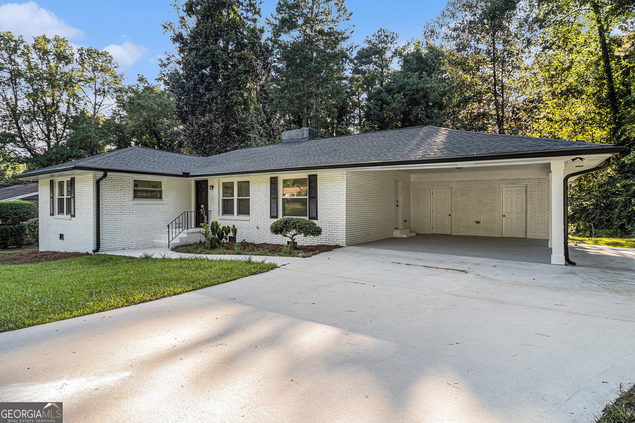 1245 Shore DR SW