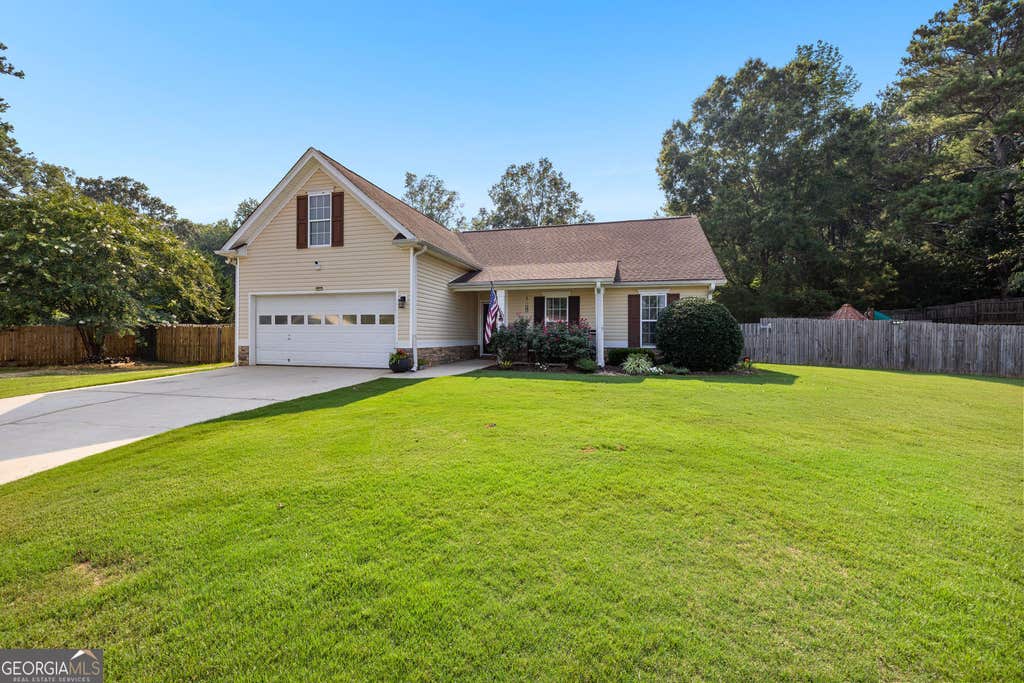 Photo of 1003 Marsh Ct, Hampton, GA 30228 (MLS # 10817936)