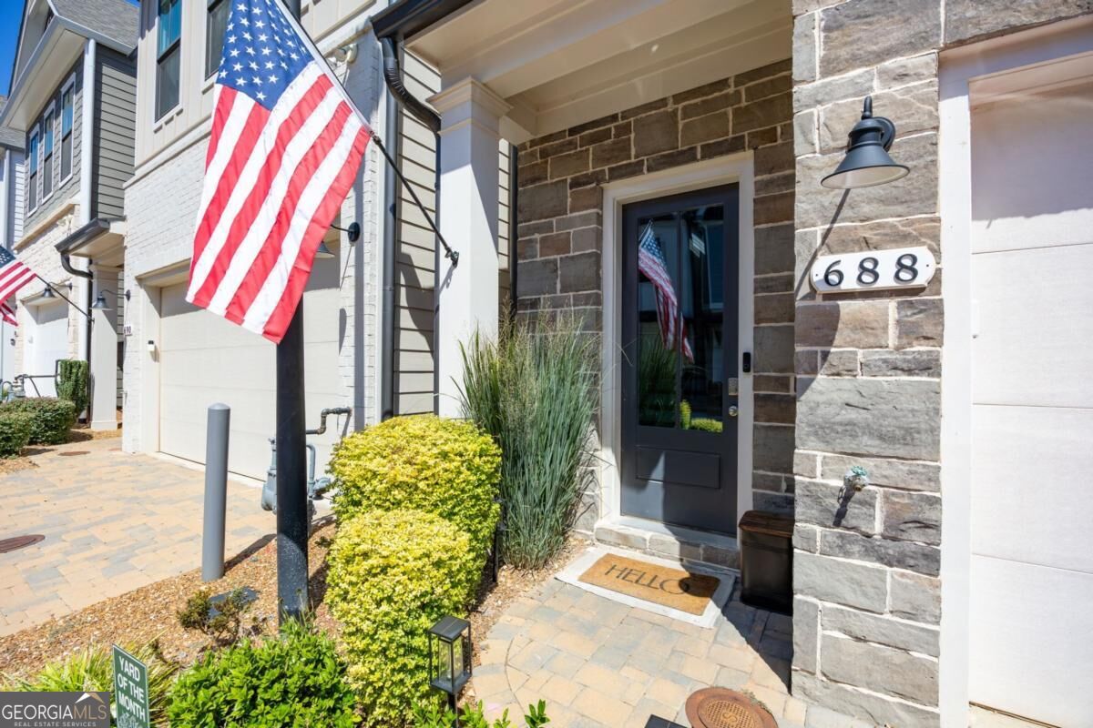 688 Stickley Oak WAY