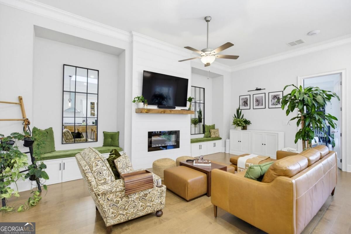 688 Stickley Oak WAY