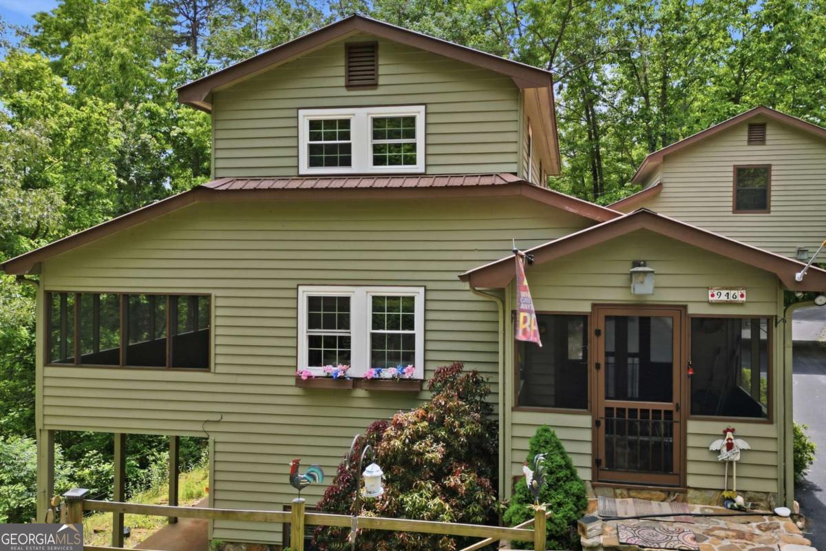 946 Laurel CIR